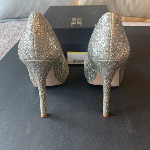 Badgley Mischka Gold Peep-Toe Evening Pumps - Picture 9 of 11